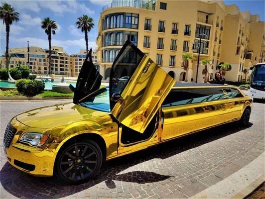 Gold limousine from the iStayMalta site